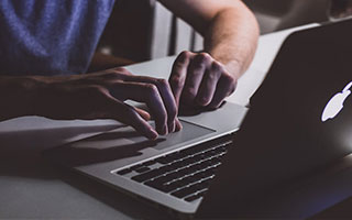 国足真正顶不住，开云提到的，是从中场休息回来之后不久开始